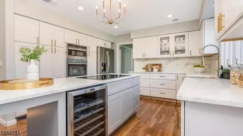 85 Readington Rd, Readington Twp, NJ 08889