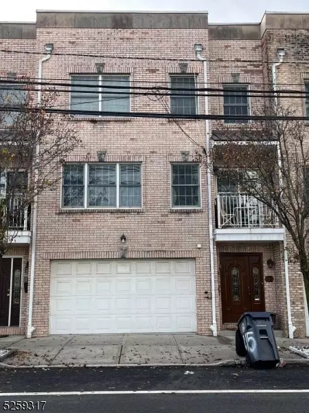 215 Oliver St, Newark, NJ 07105