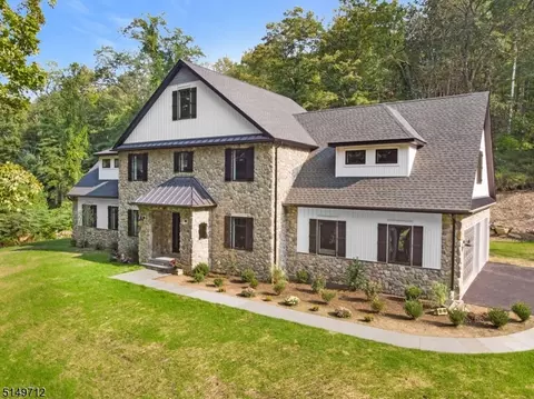 74 Roxiticus Rd, Mendham Twp, NJ 07945