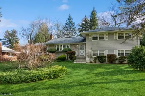 63 Hillcrest Dr, Clark, NJ 07066