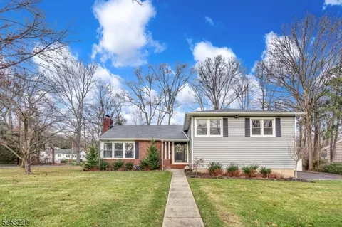 340 Longview Dr, Mountainside, NJ 07092