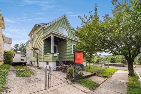 28 Lester St, Wallington, NJ 07057