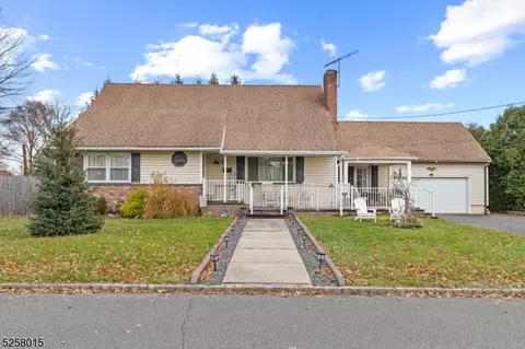 35 Haliday St, Clark, NJ 07066