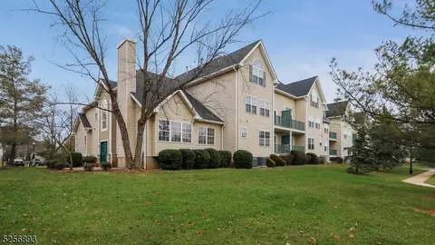 902 Rhoads Dr, Belle Mead, NJ 08502