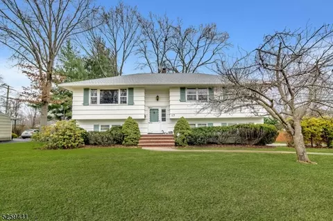 17 Fay Dr, East Hanover, NJ 07936