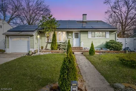 62 Hickory Rd, Woodbridge Twp, NJ 07067