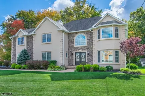 93 Horseneck Rd, Fairfield, NJ 07004