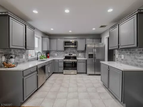 54 Rose Morrow Rd, Wantage, NJ 07461