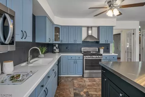 69 Colonial Rd, Wayne, NJ 07470 photo 10