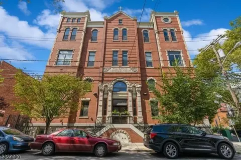 305 Whiton St #403, Jersey City, NJ 07304