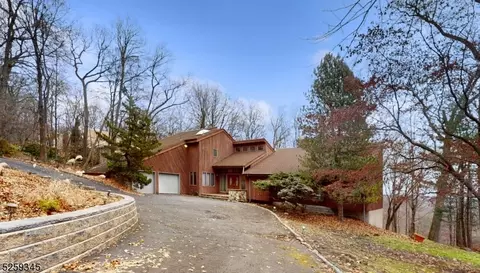 821 Shadow Ridge Rd, Franklin Lakes, NJ 07417
