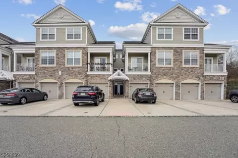 507 Waterview Ct, Cedar Knolls, NJ 07927