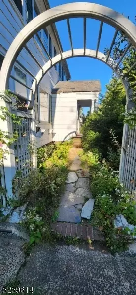 38-40 Goldsmith Ave, Newark, NJ 07112
