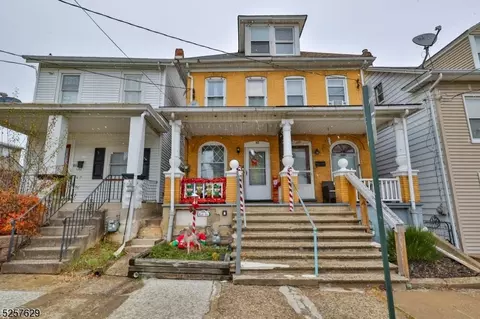 63 Lewis St #1, Phillipsburg, NJ 08865