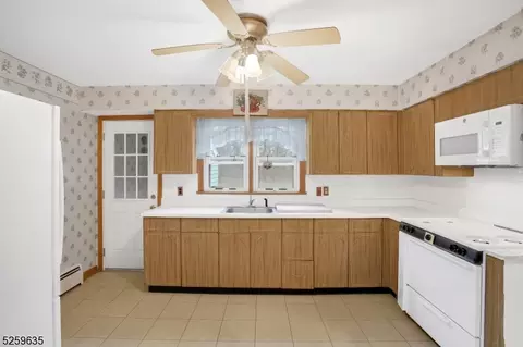 160 Valley Rd, Wayne, NJ 07470 photo 11