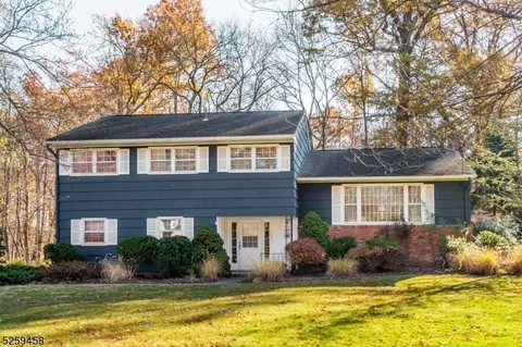 15 Juniper Dr, Hanover, NJ 07927