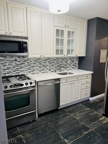 225 Saint Pauls Ave #12M, Jersey City, NJ 07306