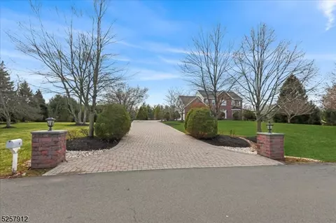 6 Arrow Head Ln, Franklin Twp, NJ 08873