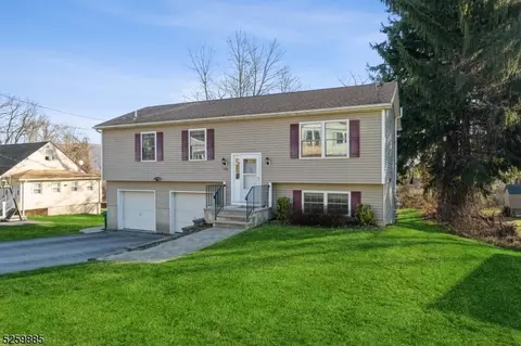 108 Mulberry St, Hamburg, NJ 07419