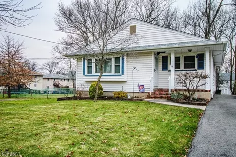 94 Dewey Ave, Woodbridge Twp, NJ 07067