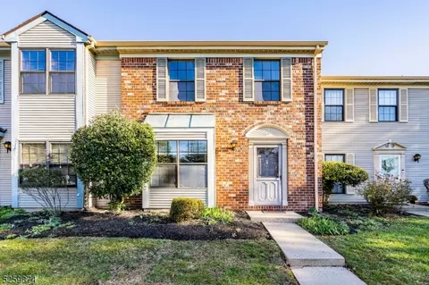 4 Canterbury Ct #4, Piscataway, NJ 08854