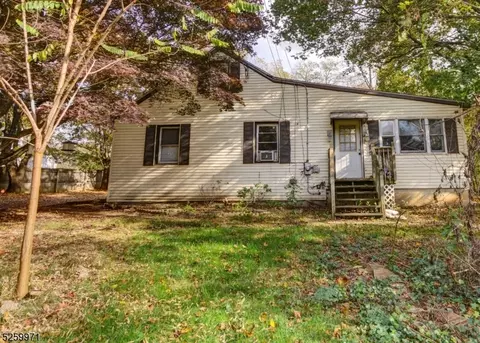 124 Half Acre Rd, Monroe Township, NJ 08831
