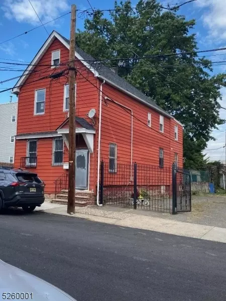15 Grant Ave, Newark, NJ 07112