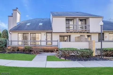32 White Oak Ct, Monmouth Junction, NJ 08852