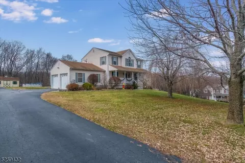 33 Mountain View Dr, Wantage, NJ 07461