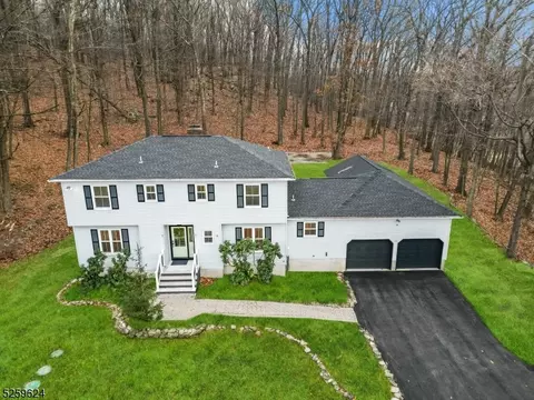 4 Ekes Ct, Sussex, NJ 07461