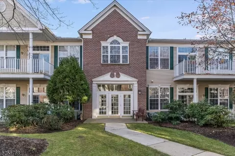 315 Four Seasons Dr #315, Wayne, NJ 07470