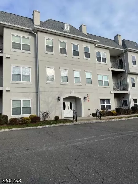 1023 Brittany Dr #1023, Wayne, NJ 07470