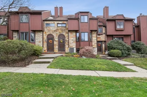 145 Nottingham Sq, Hackettstown, NJ 07840