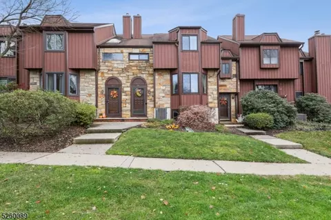 145 Nottingham Sq, Hackettstown, NJ 07840