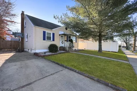 19 Jeanette St, Carteret, NJ 07008