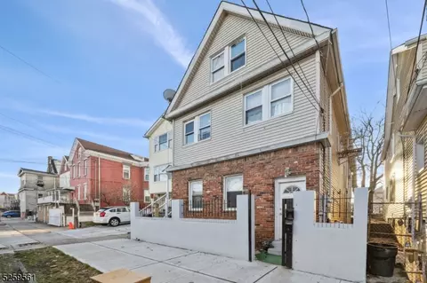 138 Magnolia Ave, Elizabeth City, NJ 07206