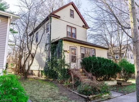 562 Kenwood Pl, Teaneck, NJ 07666