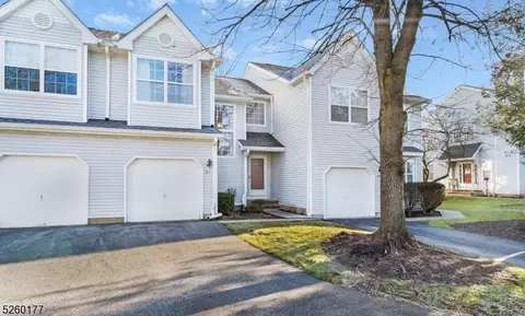 27 Weatherhill Rd, Hamburg, NJ 07419