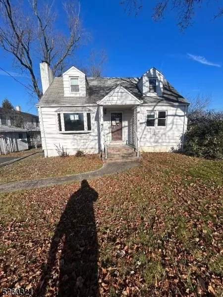 26 Lakeside Dr, Piscataway Twp, NJ 08854