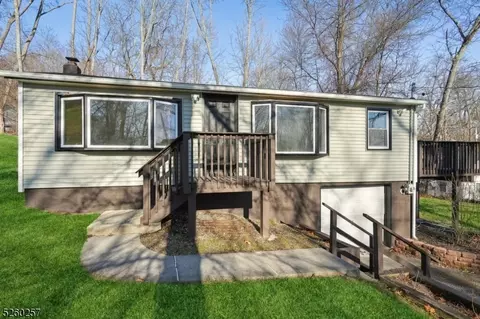 6 Pine Ridge Rd, Wantage, NJ 07461