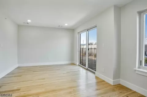 697 S 2nd St, Plainfield, NJ 07060 photo 18