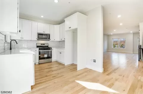 697 S 2nd St, Plainfield, NJ 07060 photo 13