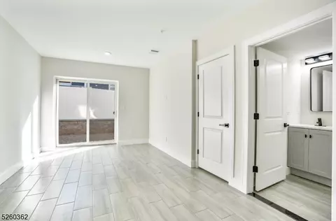 697 S 2nd St, Plainfield, NJ 07060 photo 5