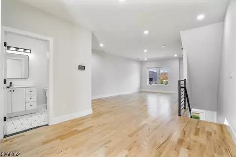 697 S 2nd St, Plainfield, NJ 07060 photo 10