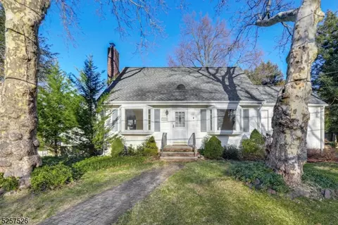 1215 Sunnyfield Ln, Scotch Plains, NJ 07076