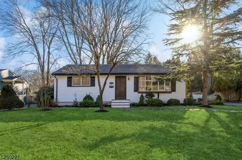 94 Momar Dr, Ramsey, NJ 07446