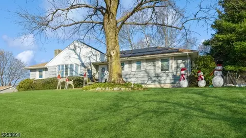 60 Van Nostrand Ave, Dover, NJ 07801