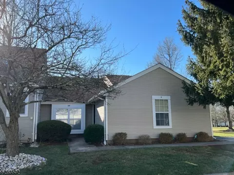201 Buckingham Way, East Franklin, NJ 08873