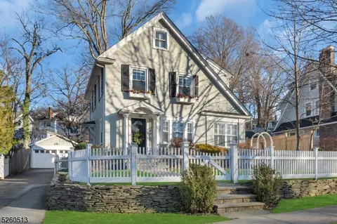 146 Maple St, Summit, NJ 07901