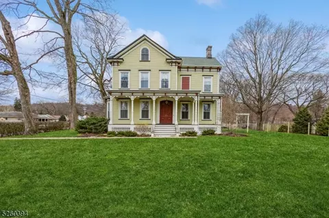 340 Crosson Pl, North Plainfield, NJ 07063